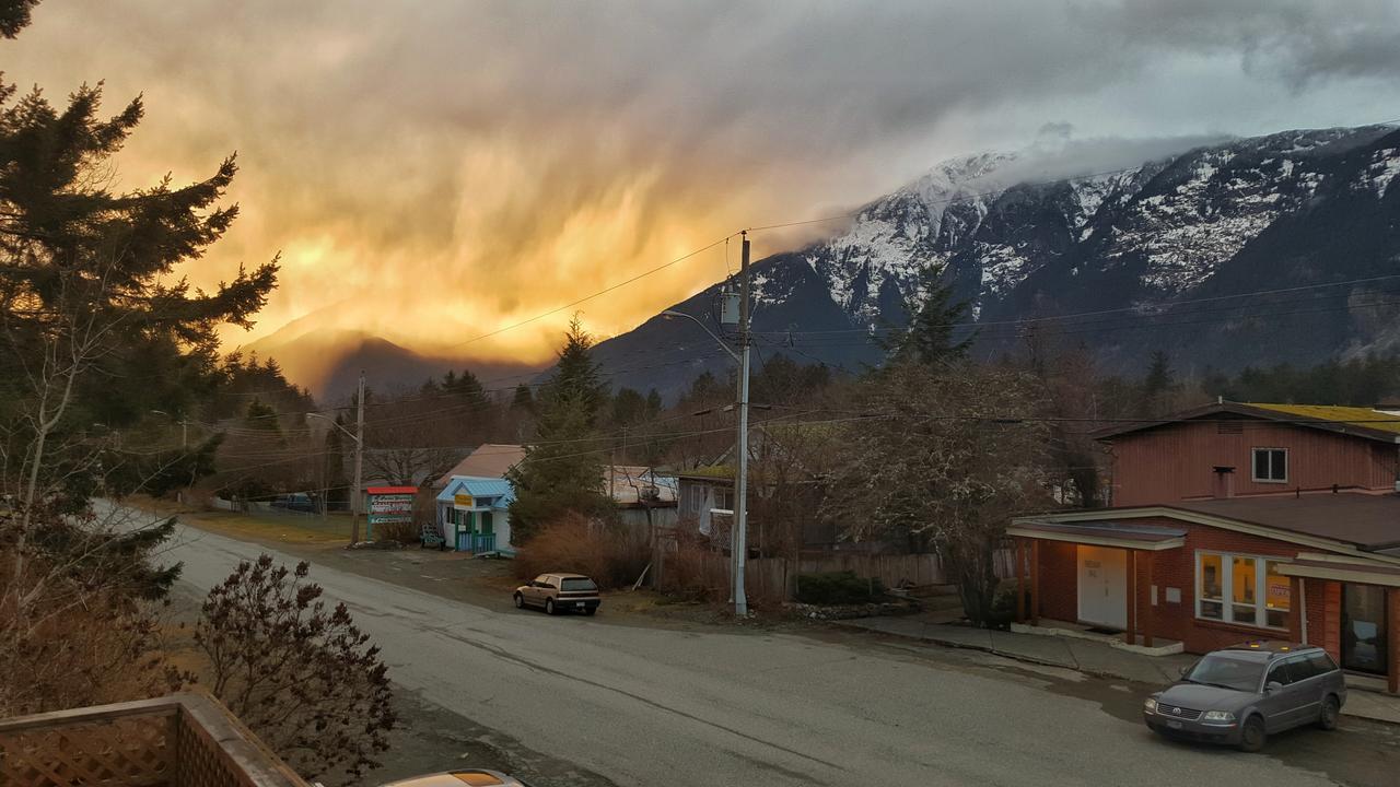 Cumbrian Inn Bella Coola Eksteriør bilde